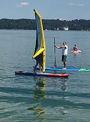 Lightriding WindSUP und das bereits bekannte SUP Stand Up Paddeling Board nebeneinander (©Foto: Martin Schmitz)